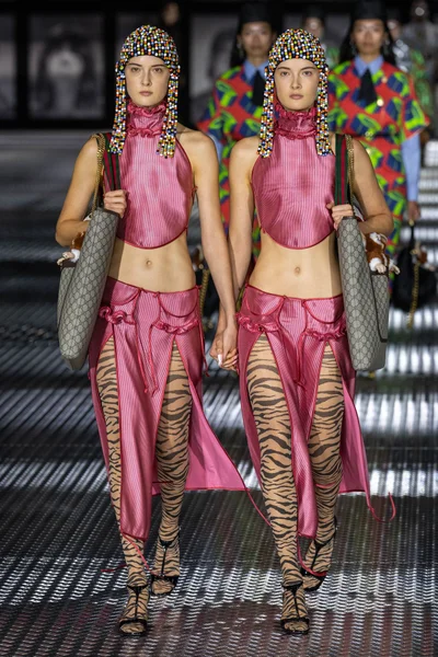 Look 16